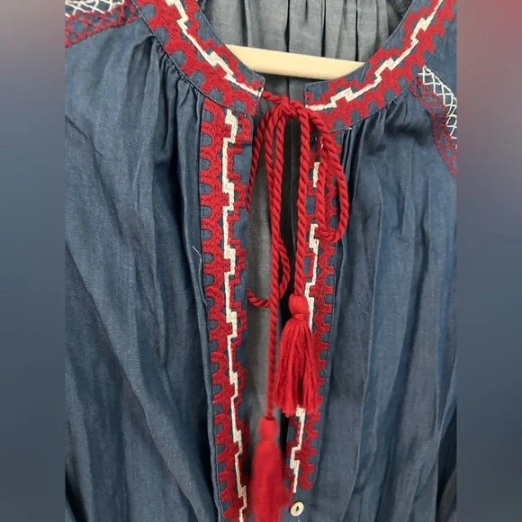 Latiste embroidered chambray maxi dress with side slits - Picture 5 of 11